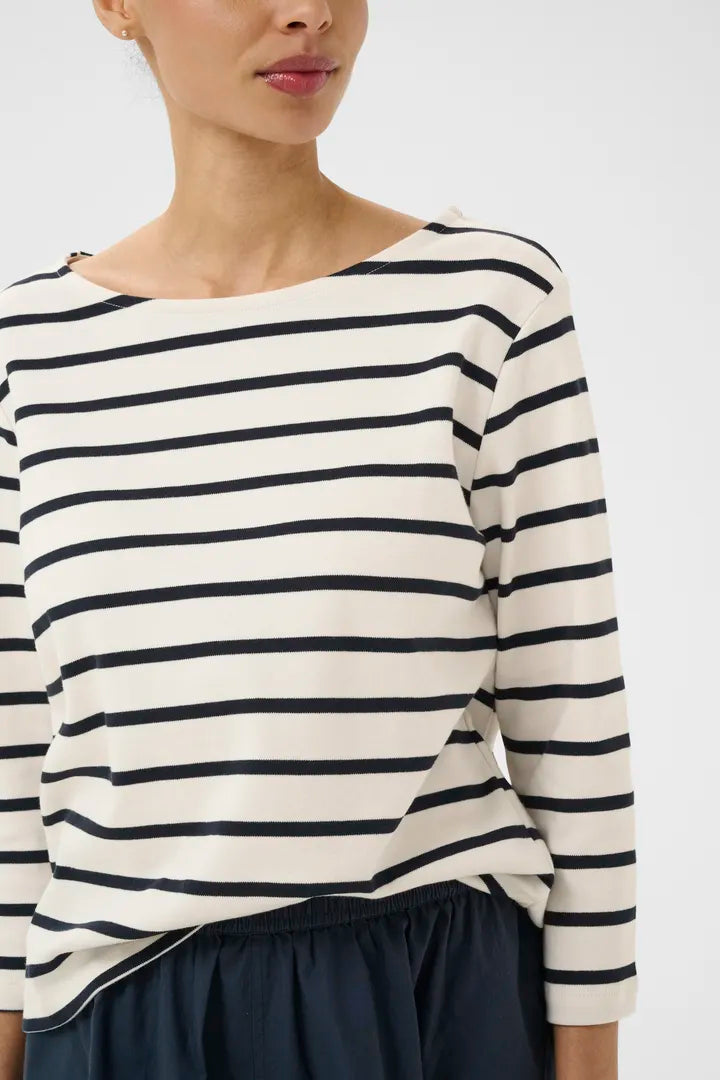 Nela T-Shirt